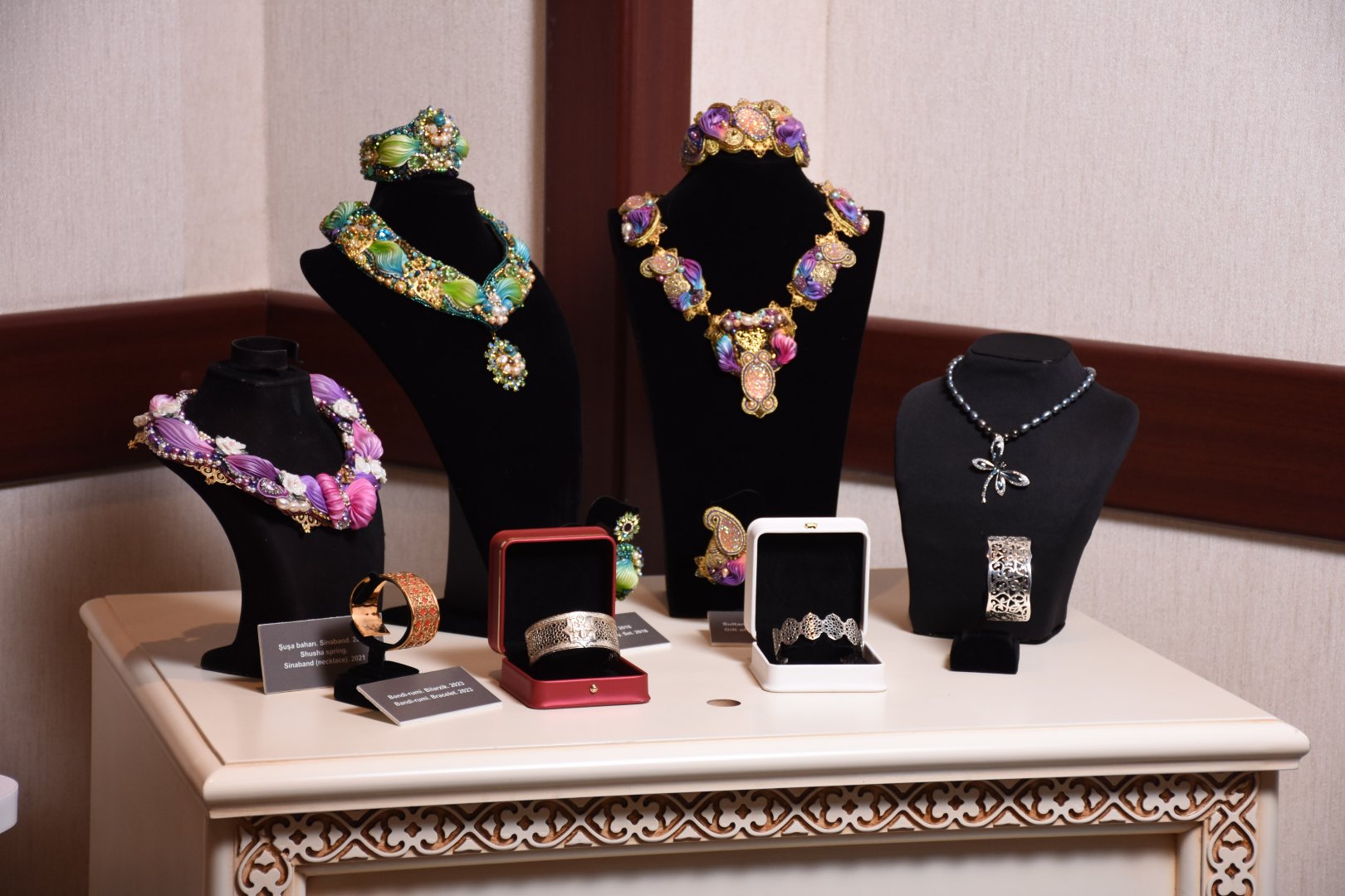 Сундуки, медальоны и украшения  - представлен проект  семьи Сардарлы (ФОТО)