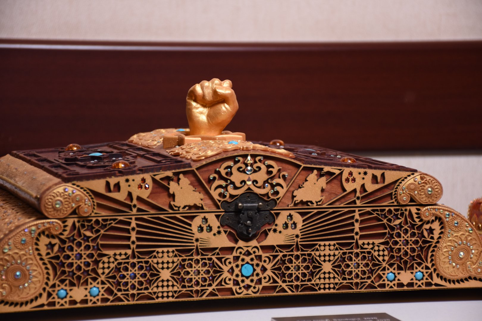 Сундуки, медальоны и украшения  - представлен проект  семьи Сардарлы (ФОТО)