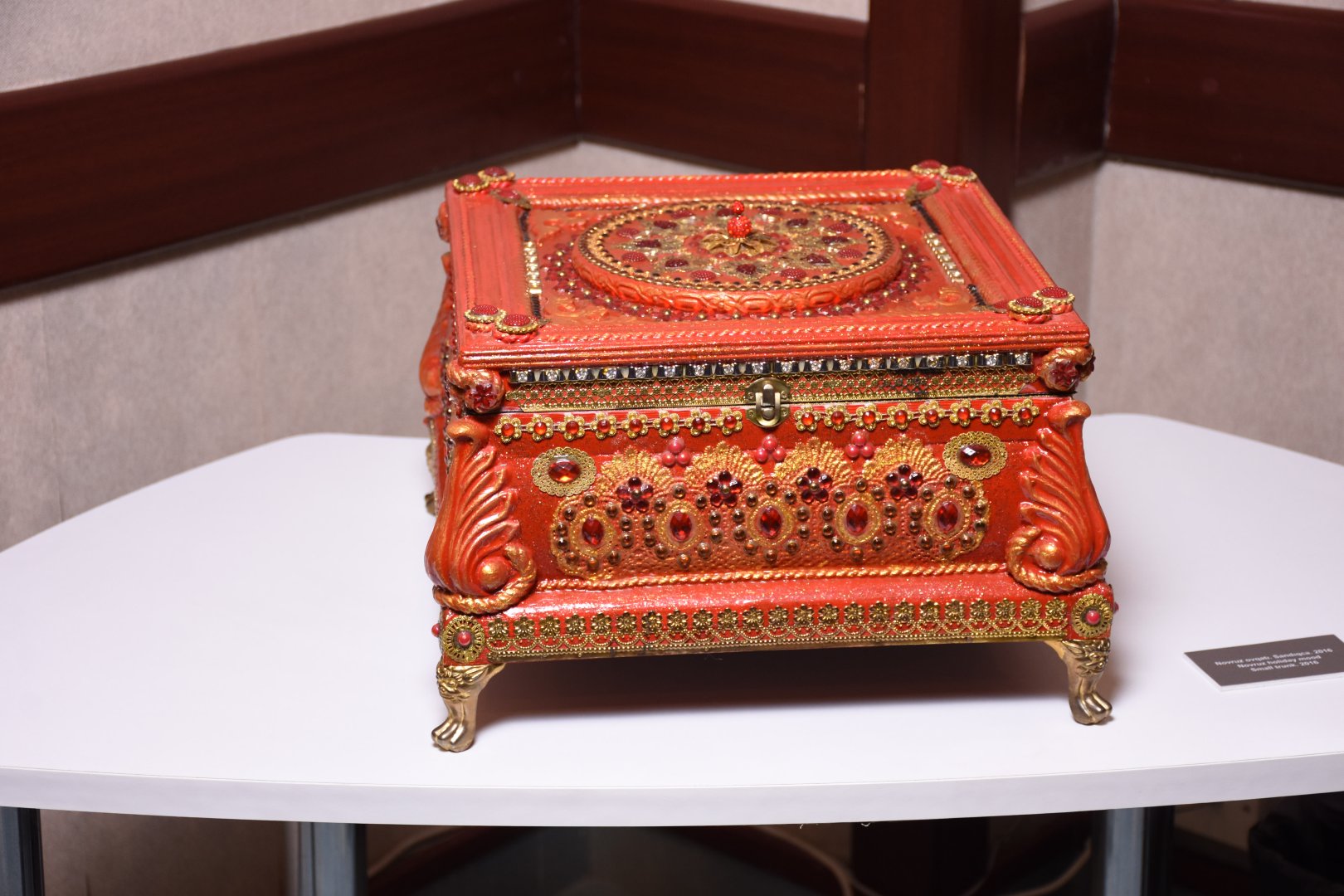 Сундуки, медальоны и украшения  - представлен проект  семьи Сардарлы (ФОТО)