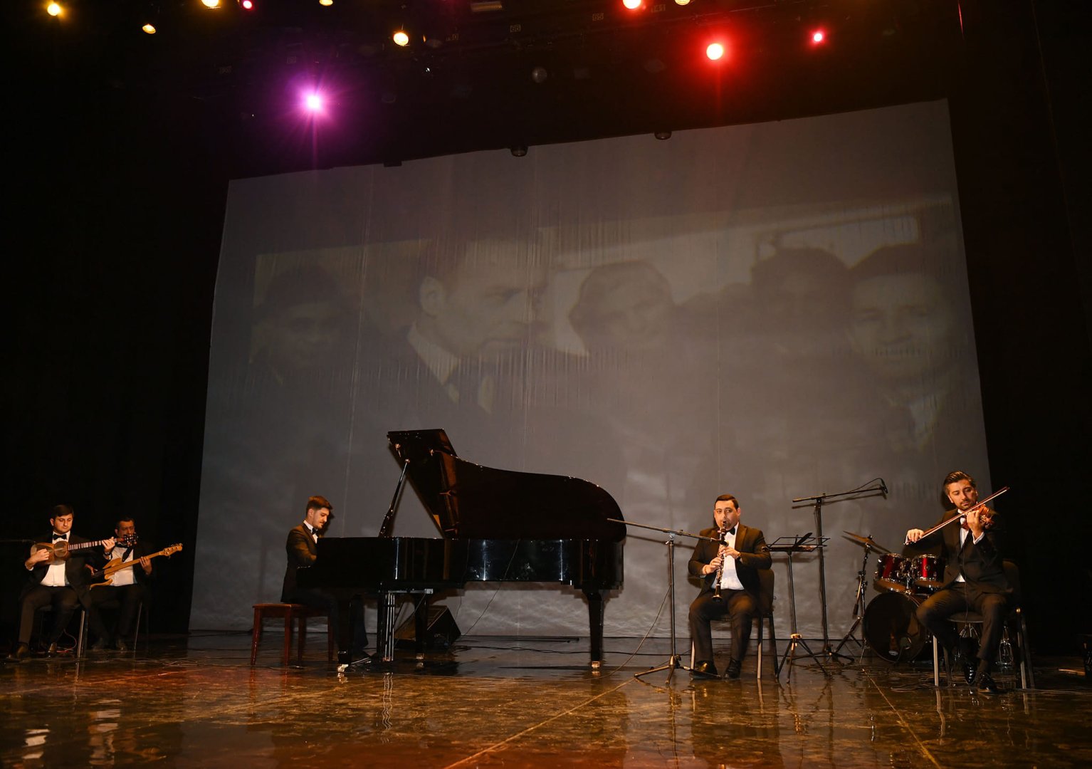 Начальник СГБ Азербайджана и сотрудники Службы посетили могилу великого лидера Гейдара Алиева (ФОТО)