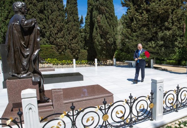 Начальник СГБ Азербайджана и сотрудники Службы посетили могилу великого лидера Гейдара Алиева (ФОТО)