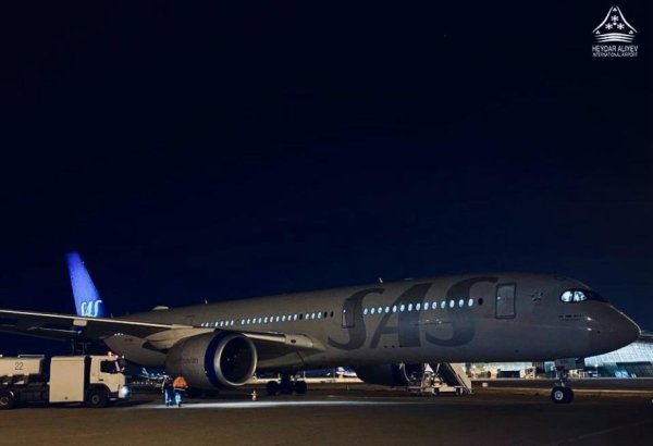 Самолет авиакомпании Scandinavian Airlines совершил вынужденную посадку в Баку