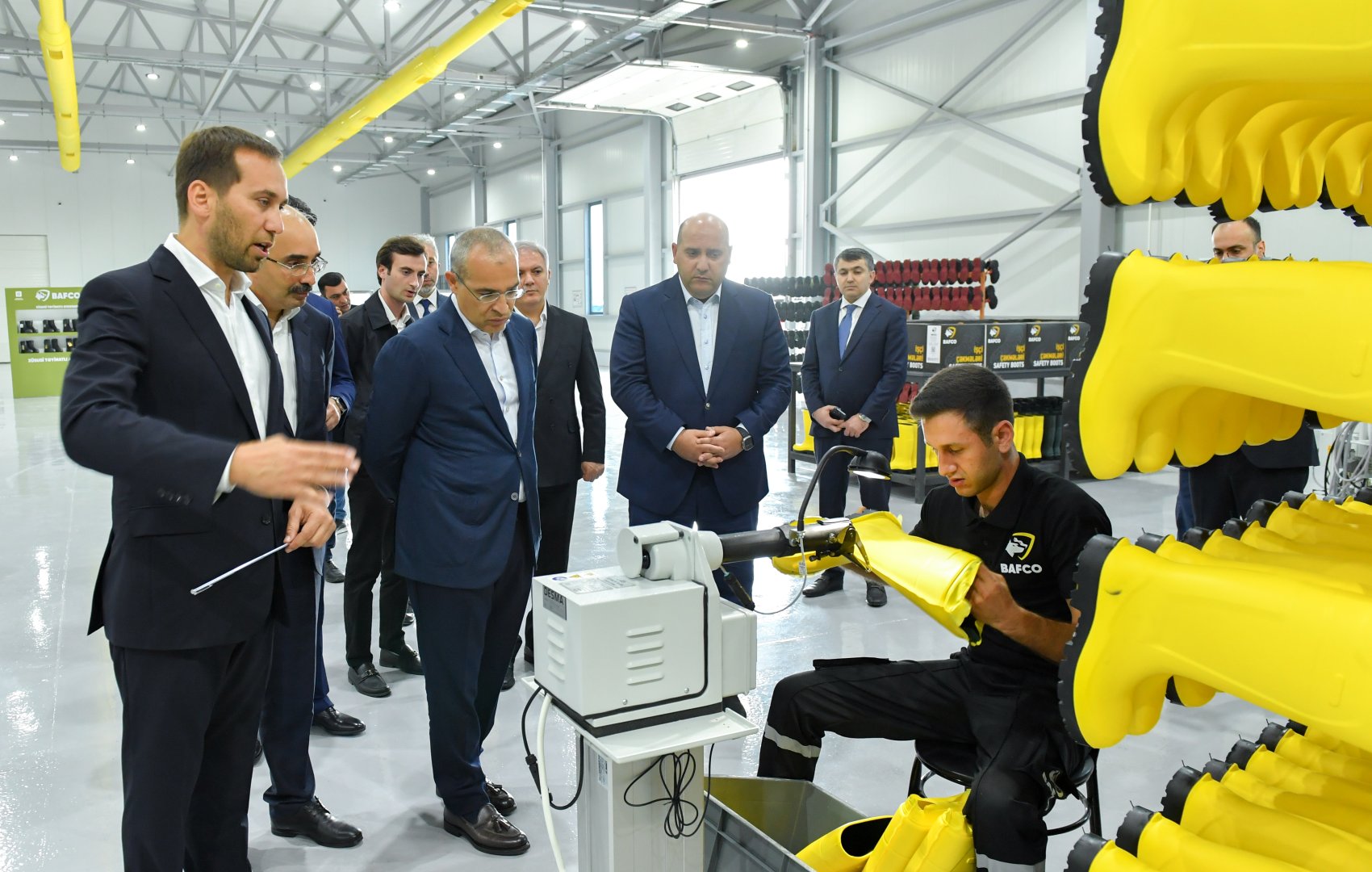 В Агдамском промышленном парке создается инфраструктурная сеть (ФОТО)