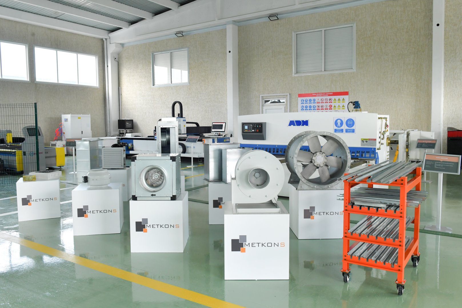 В Агдамском промышленном парке создается инфраструктурная сеть (ФОТО)