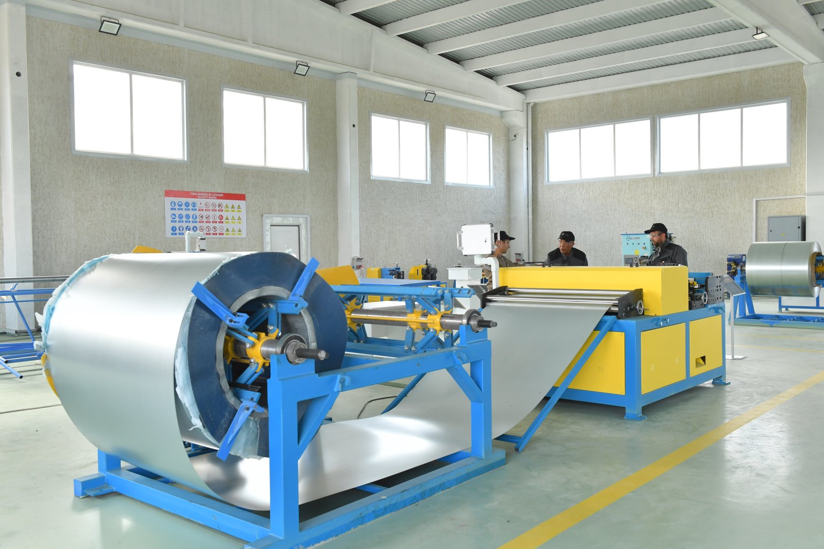 В Агдамском промышленном парке создается инфраструктурная сеть (ФОТО)