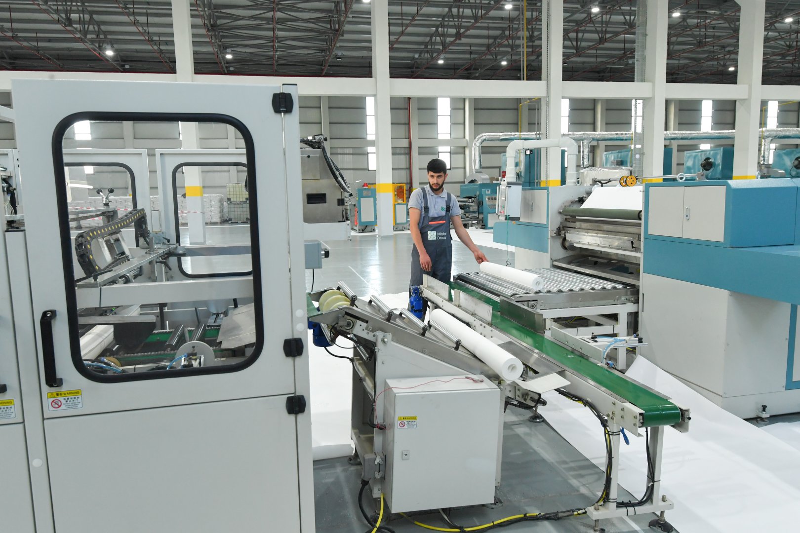 В Агдамском промышленном парке создается инфраструктурная сеть (ФОТО)