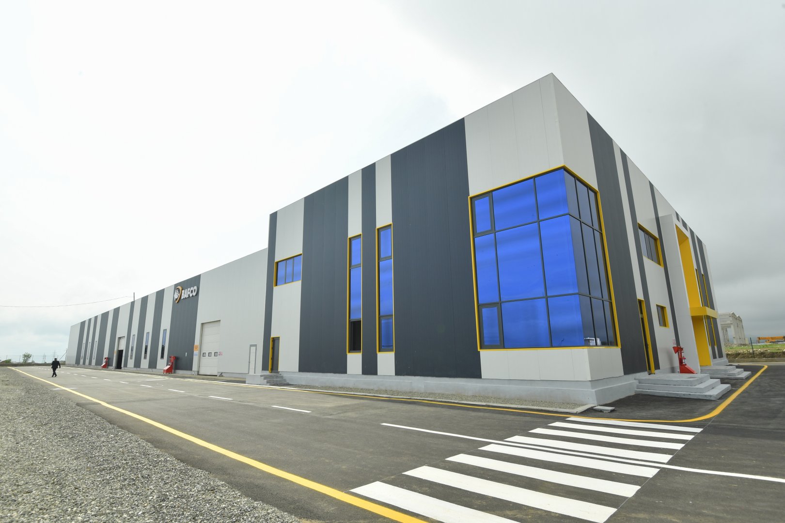 В Агдамском промышленном парке создается инфраструктурная сеть (ФОТО)