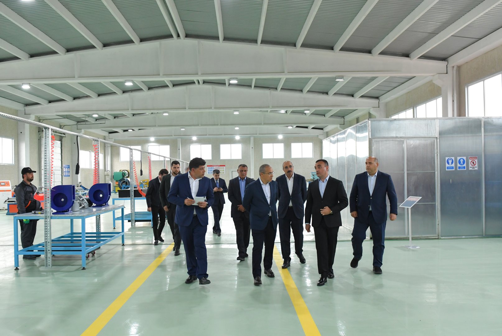 В Агдамском промышленном парке создается инфраструктурная сеть (ФОТО)