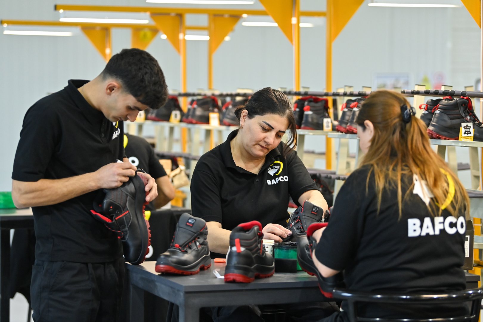 В Агдамском промышленном парке создается инфраструктурная сеть (ФОТО)