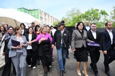 Президент Ильхам Алиев и Первая леди Мехрибан Алиева приняли участие в открытии первого жилого комплекса в Шуше и встретились с первыми жителями, переселившимися в город (ФОТО/ВИДЕО)