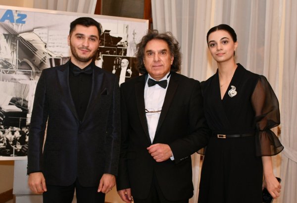 Мир нежного звучания флейты и фортепиано - концерт в Баку (ФОТО)