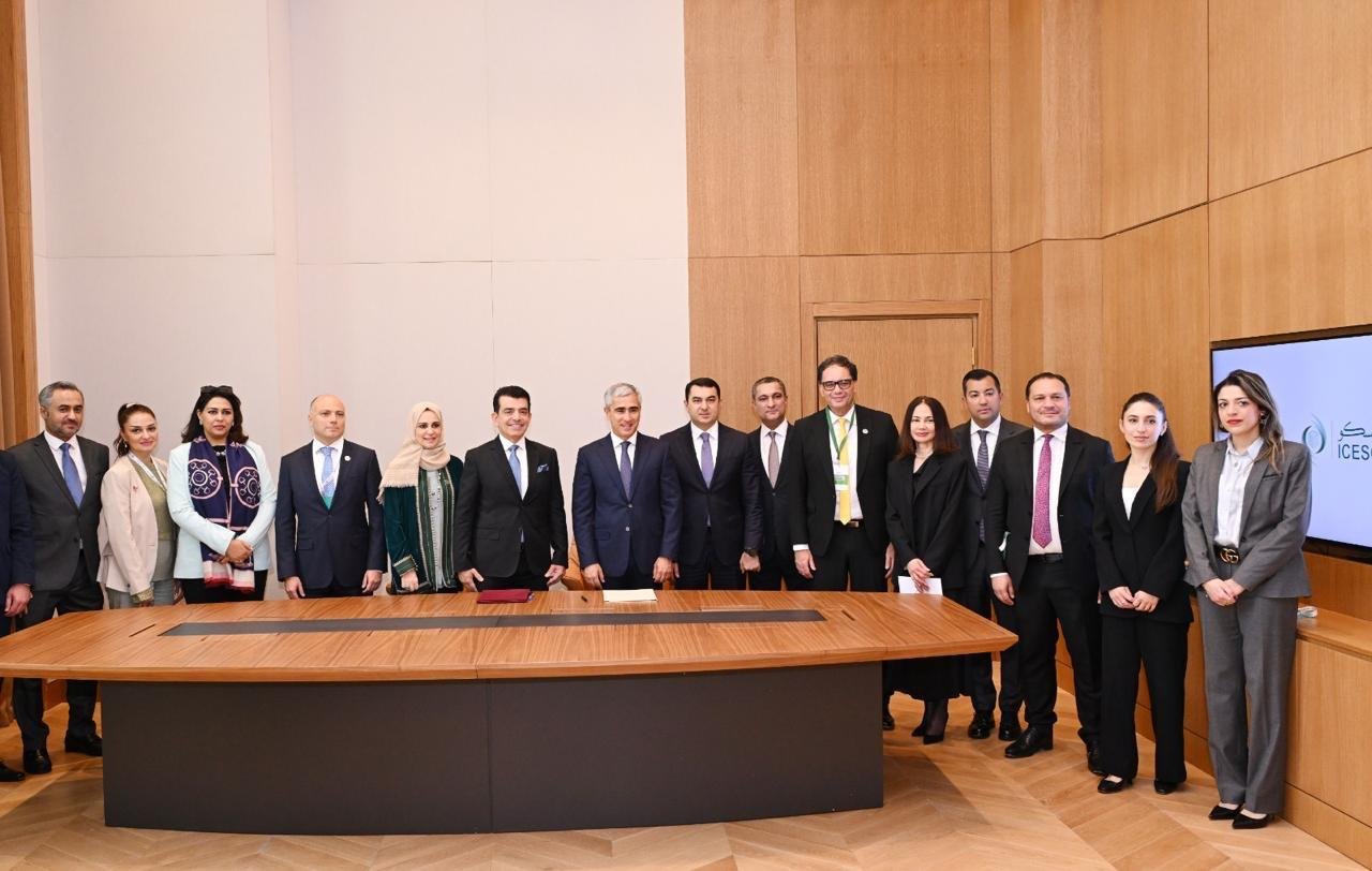 Подписан меморандум о сотрудничестве между Фондом Гейдара Алиева и ИСЕСКО (ФОТО)