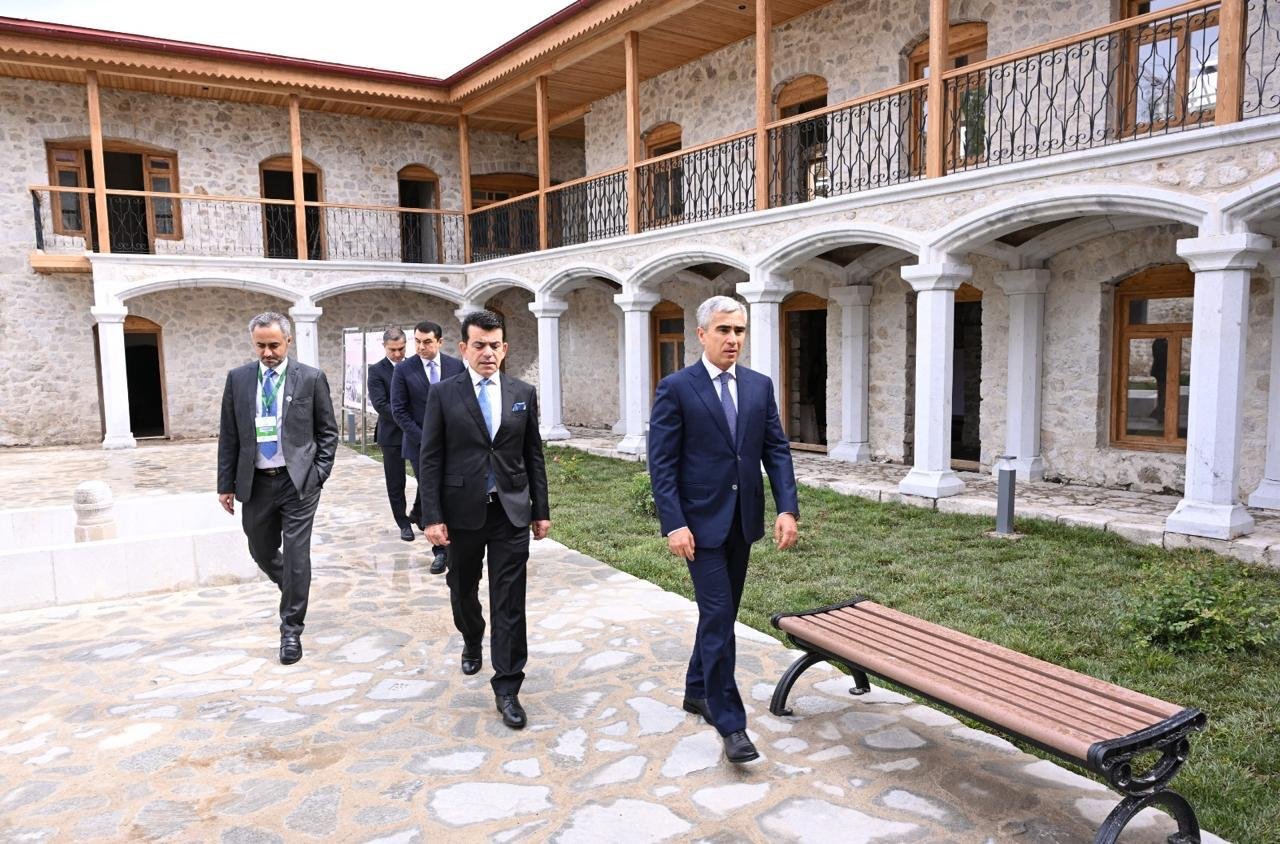 Подписан меморандум о сотрудничестве между Фондом Гейдара Алиева и ИСЕСКО (ФОТО)