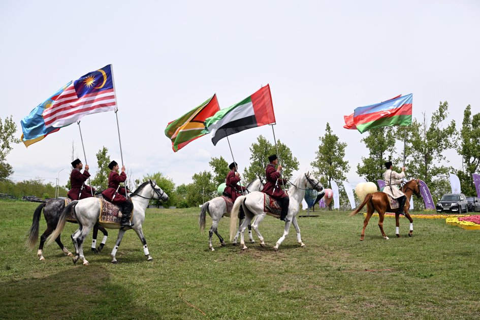 Президент Ильхам Алиев и Первая леди Мехрибан Алиева приняли участие в открытии VII Международного музыкального фестиваля «Харыбюльбюль» в Шуше (ФОТО/ВИДЕО)