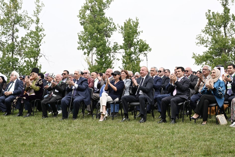 Президент Ильхам Алиев и Первая леди Мехрибан Алиева приняли участие в открытии VII Международного музыкального фестиваля «Харыбюльбюль» в Шуше (ФОТО/ВИДЕО)