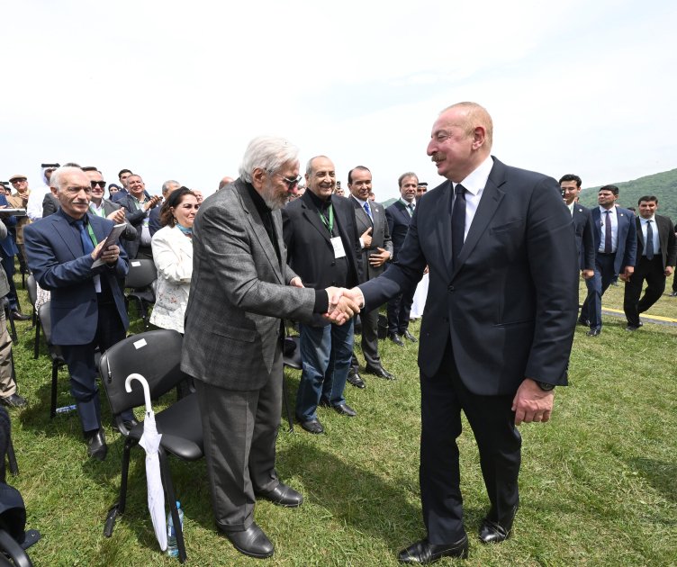 Президент Ильхам Алиев и Первая леди Мехрибан Алиева приняли участие в открытии VII Международного музыкального фестиваля «Харыбюльбюль» в Шуше (ФОТО/ВИДЕО)