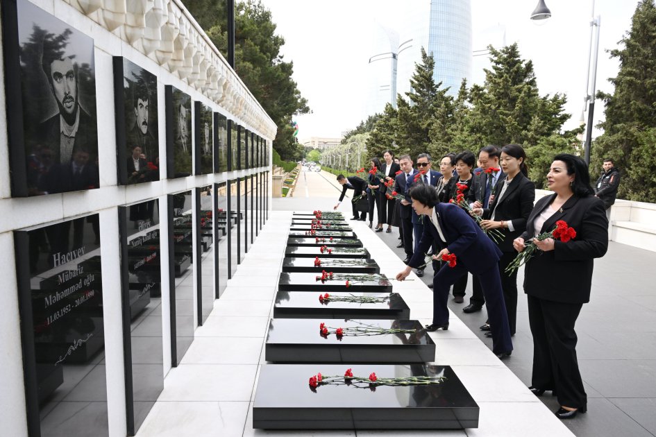 Делегация Народного политического консультативного совета Китая посетила могилу великого лидера Гейдара Алиева и Аллею шехидов (ФОТО)