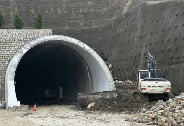 Представители СМИ ознакомились со строительными работами на автомобильной дороге Ахмедбейли-Физули-Шуша (ФОТО)