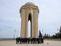 Делегация Народного политического консультативного совета Китая посетила могилу великого лидера Гейдара Алиева и Аллею шехидов (ФОТО)