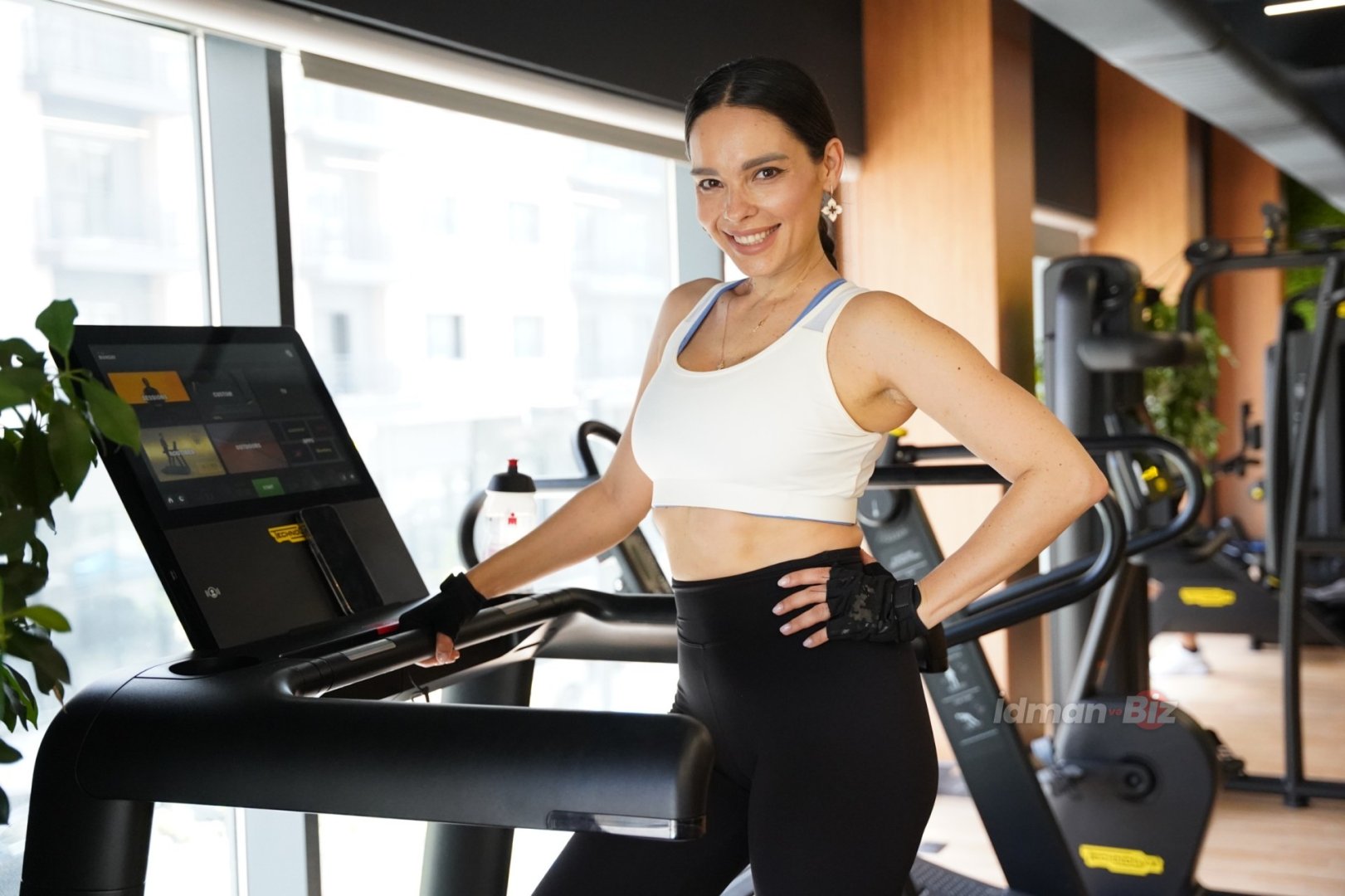 Певица Рилая "в законе" показала как создать идеальную фигуру - только на İdman.Biz TV  (ВИДЕО, ФОТО)