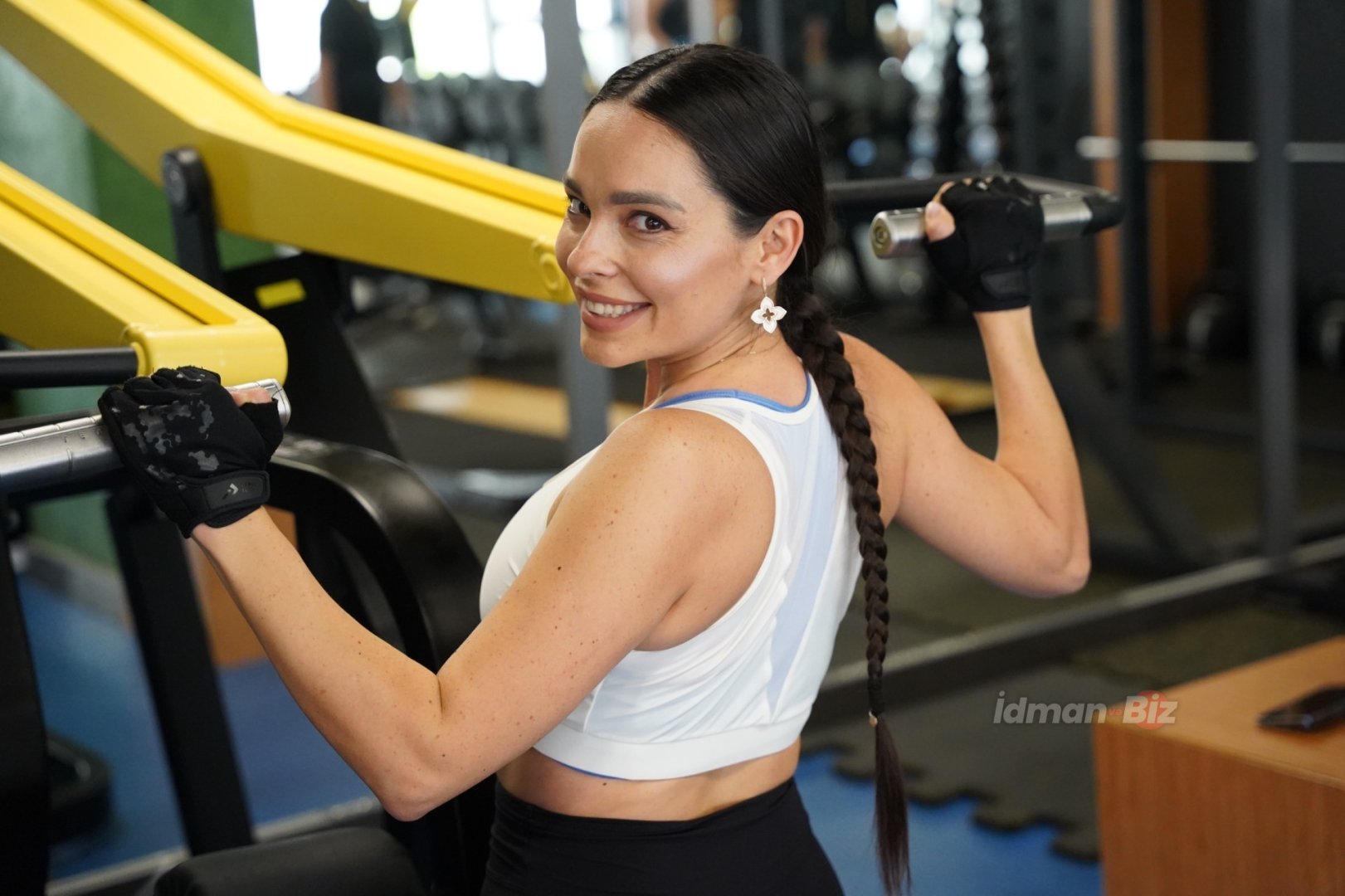 Певица Рилая "в законе" показала как создать идеальную фигуру - только на İdman.Biz TV  (ВИДЕО, ФОТО)