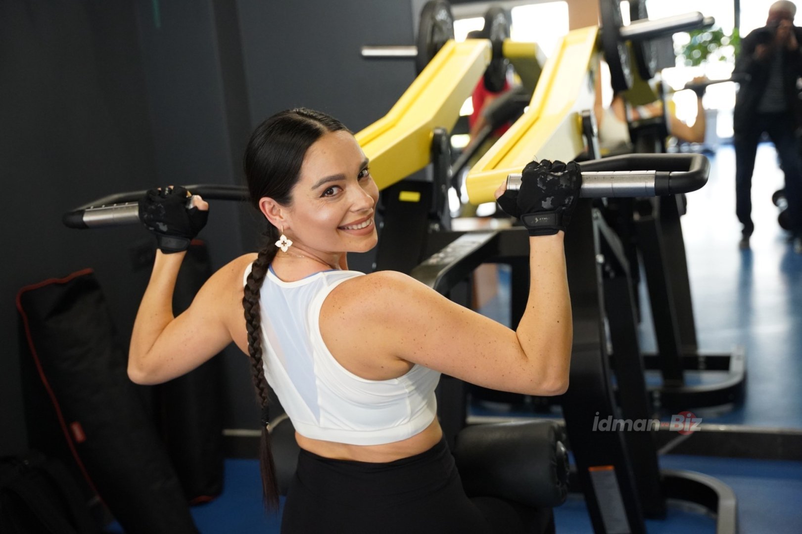 Певица Рилая "в законе" показала как создать идеальную фигуру - только на İdman.Biz TV  (ВИДЕО, ФОТО)