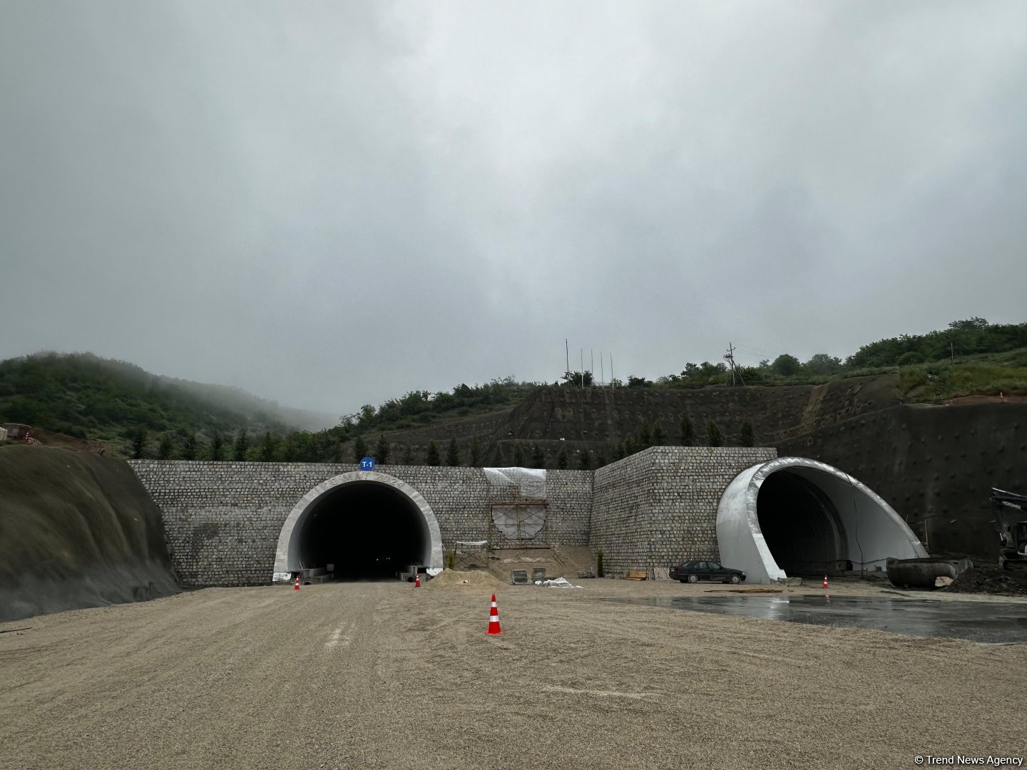 Представители СМИ ознакомились со строительными работами на автомобильной дороге Ахмедбейли-Физули-Шуша (ФОТО)