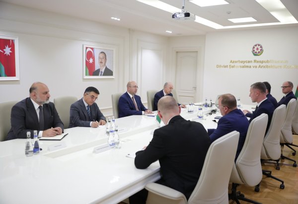 Анар Гулиев провел рабочую встречу с министром архитектуры и строительства Беларуси (ФОТО)