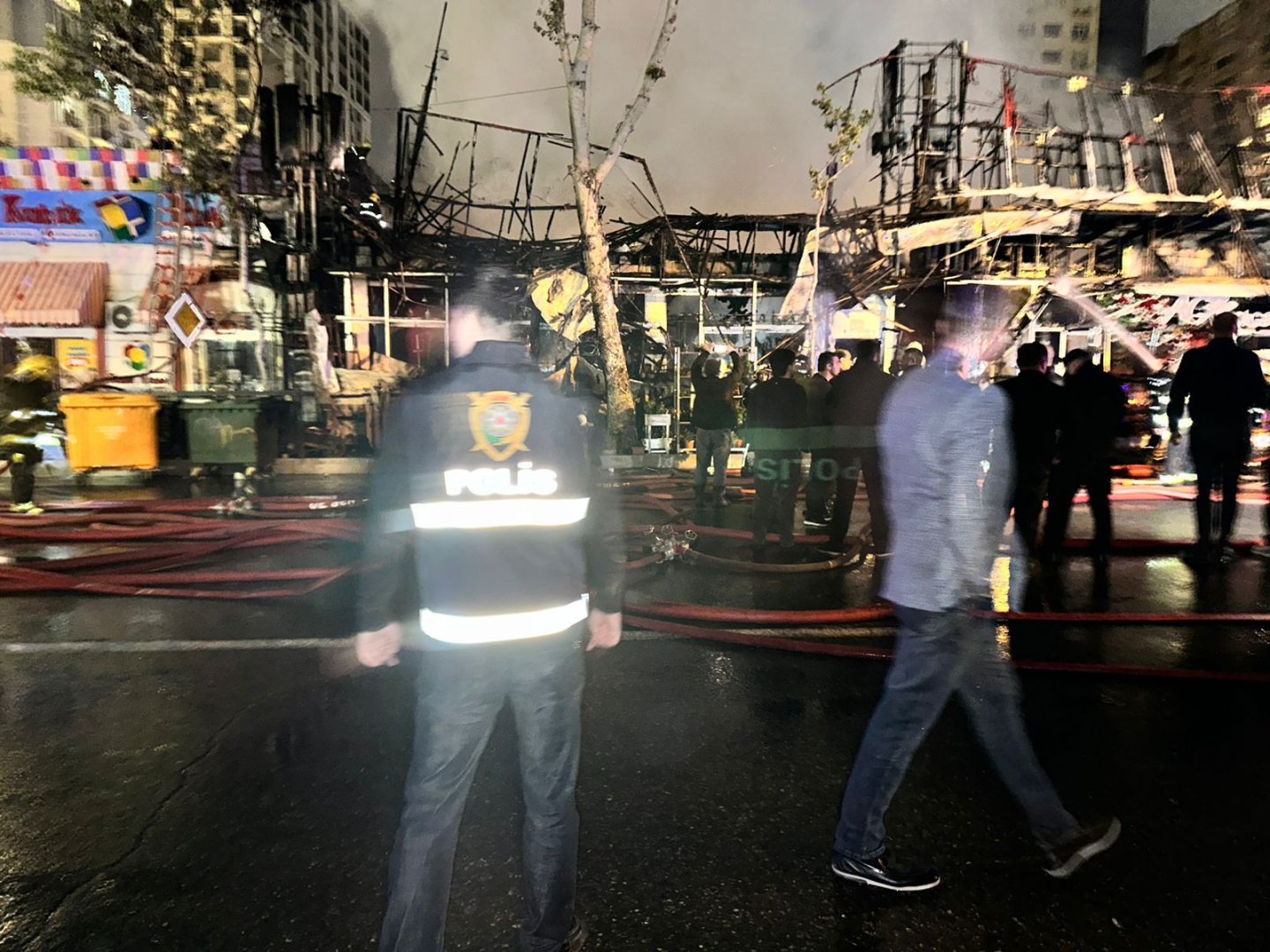 Новые кадры с места сильного пожара в Баку (ФОТО/ВИДЕО)