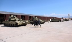 В Отдельной общевойсковой армии Азербайджана выполняется сезонное обслуживание всех видов вооружения и техники (ФОТО)