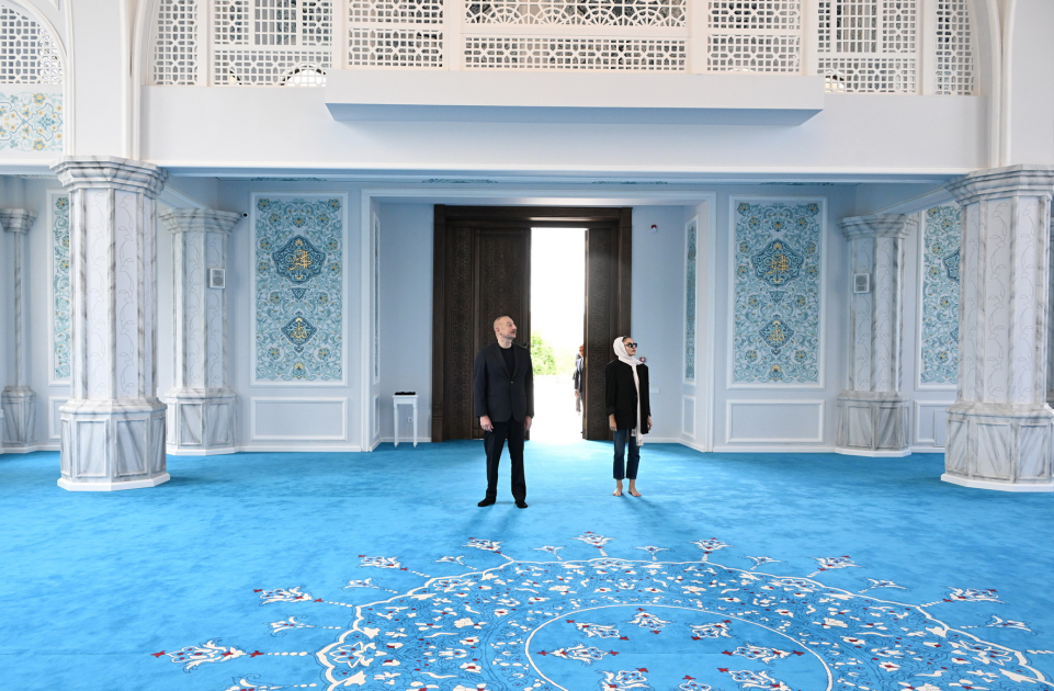 Президент Ильхам Алиев и Первая леди Мехрибан Алиева приняли участие в открытии Зангиланской мечети (ФОТО/ВИДЕО)