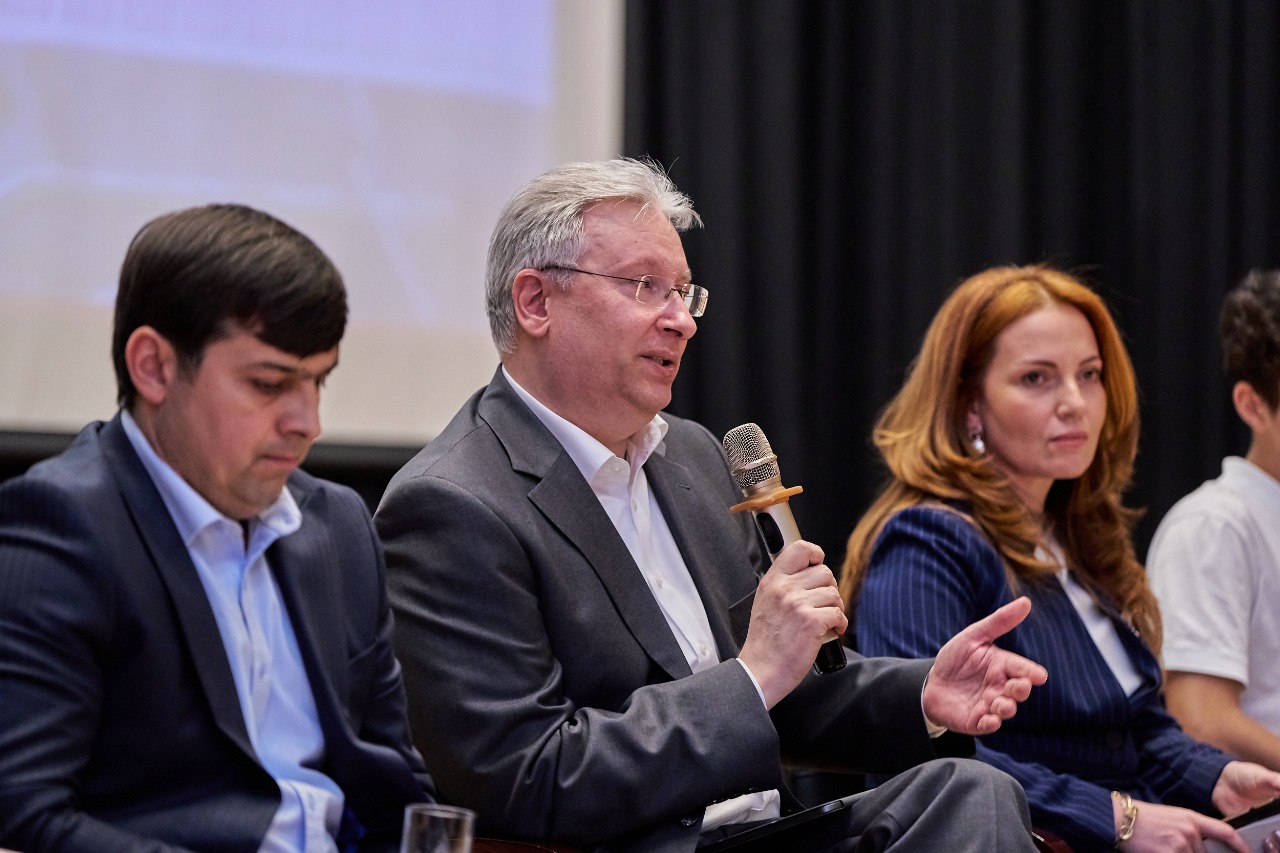 Генеральный директор Bakcell встретился с учениками Современного Образовательного Комплекса (ФОТО)