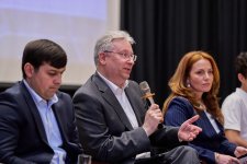 Генеральный директор Bakcell встретился с учениками Современного Образовательного Комплекса (ФОТО)