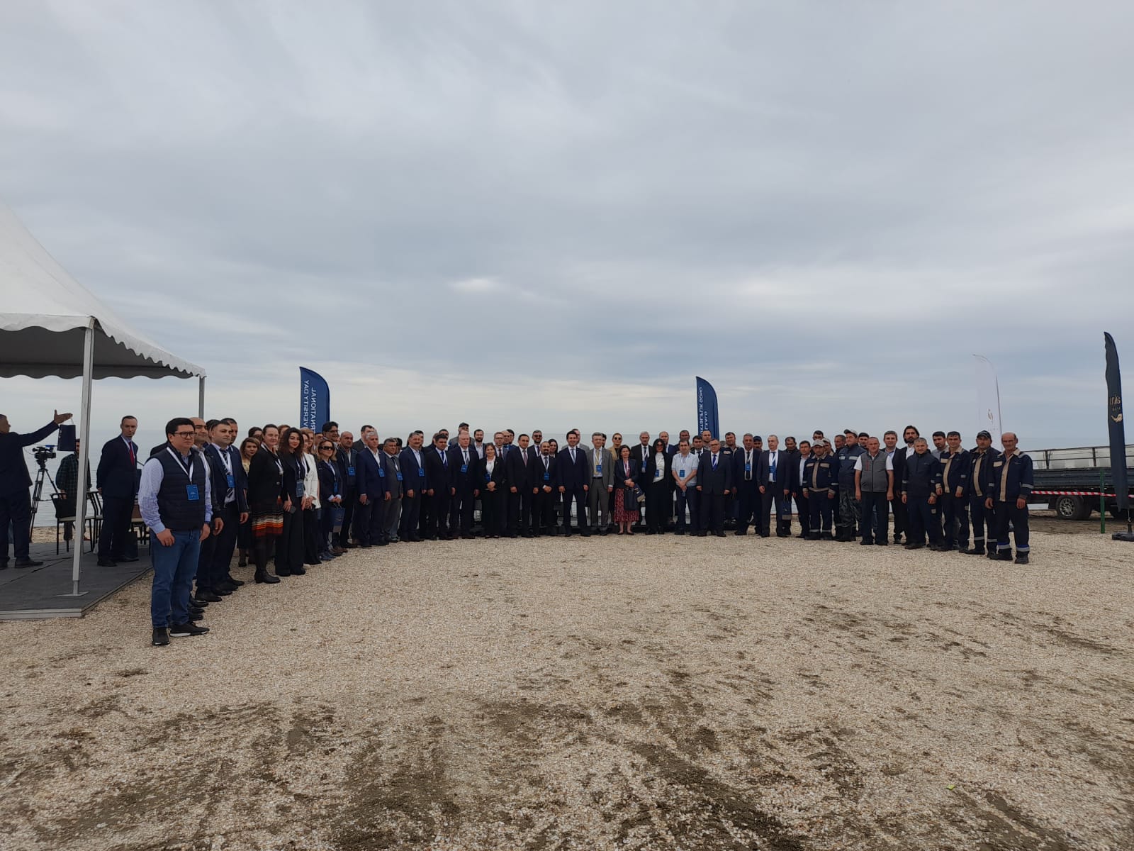 Azerbaijan Fish Farm выпустила в Каспий 50 000 мальков осетров по случаю Международного дня биоразнообразия (ФОТО)