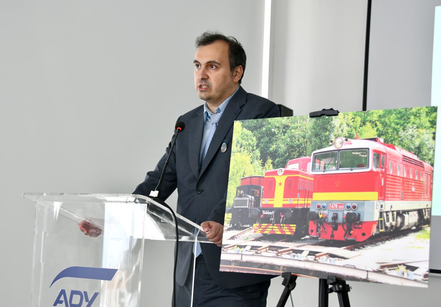 Из Чехии в Азербайджан по красочным железным дорогам (ФОТО)