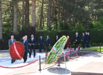 Делегация Турции посетила могилу великого лидера, Шехидляр хиябаны и мемориал турецким воинам (ФОТО)