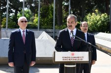 Делегация Турции посетила могилу великого лидера, Шехидляр хиябаны и мемориал турецким воинам (ФОТО)