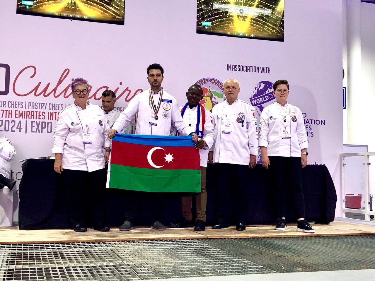 1+2+7. Вкусный вояж азербайджанцев в Шарджу (ФОТО)