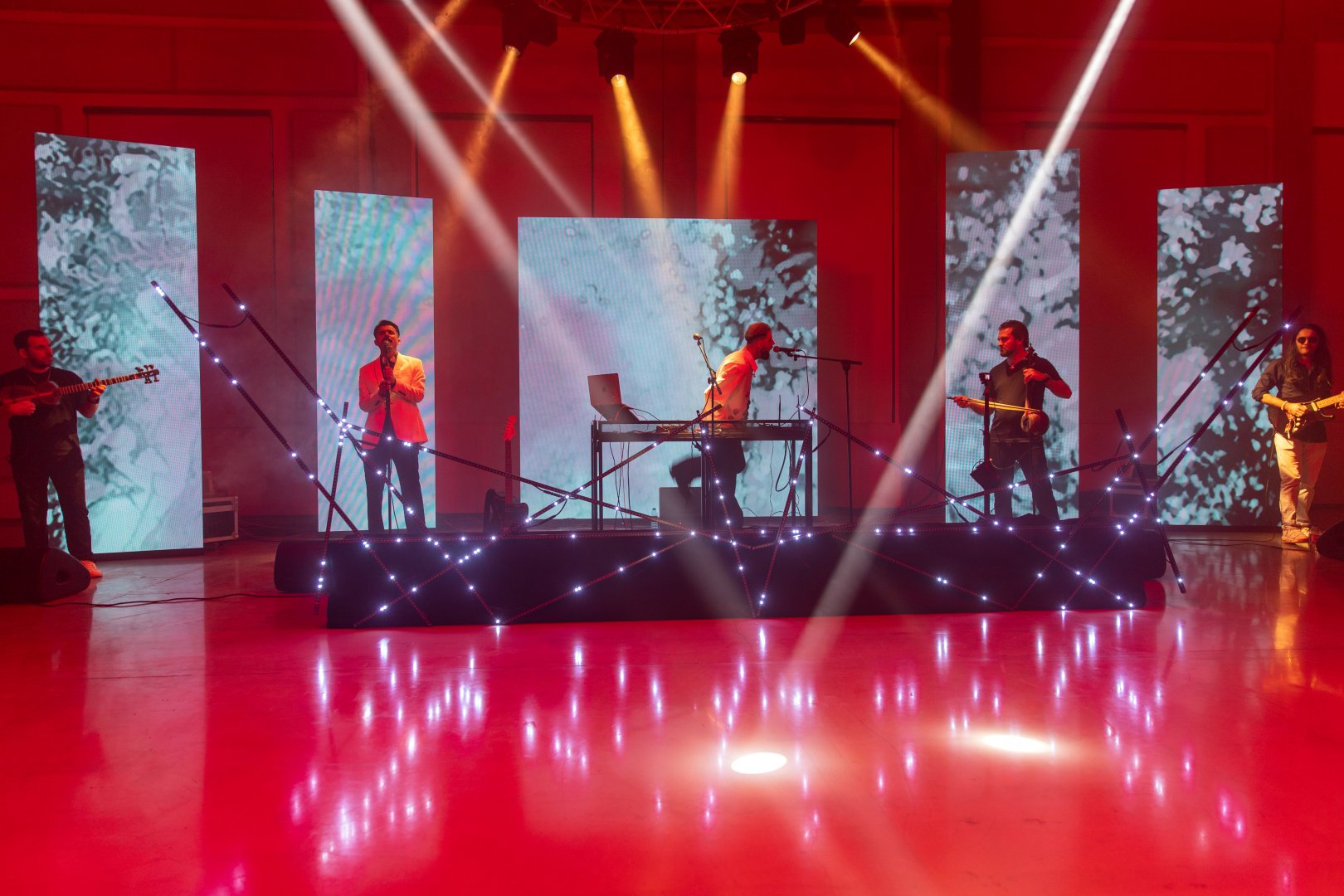 YARAT представил выставку "Монумент Свободе" (ФОТО)