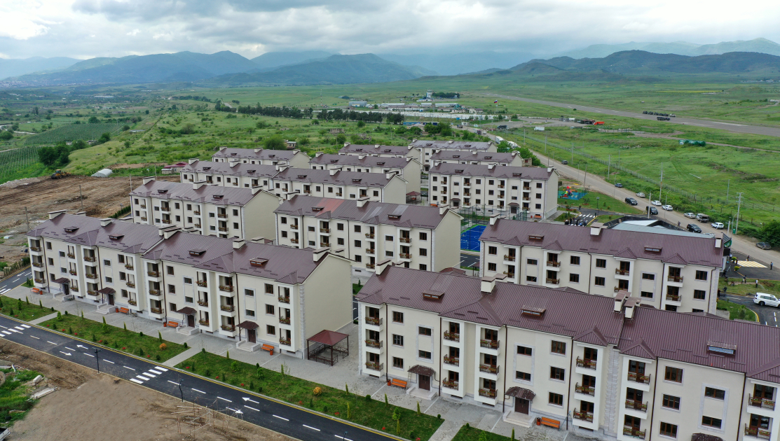 Президент Ильхам Алиев и Первая леди Мехрибан Алиева ознакомились с условиями, созданными после ремонта и реконструкции в 15 многоквартирных зданиях в Ходжалы (ФОТО)