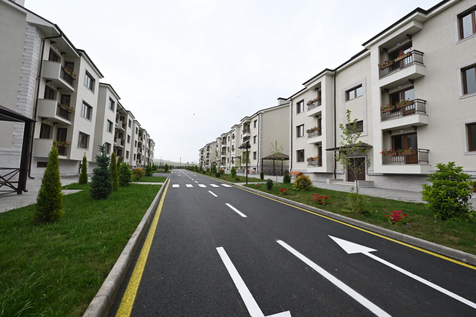 Президент Ильхам Алиев и Первая леди Мехрибан Алиева ознакомились с условиями, созданными после ремонта и реконструкции в 15 многоквартирных зданиях в Ходжалы (ФОТО)