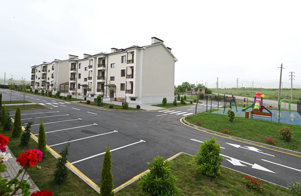 Президент Ильхам Алиев и Первая леди Мехрибан Алиева ознакомились с условиями, созданными после ремонта и реконструкции в 15 многоквартирных зданиях в Ходжалы (ФОТО)