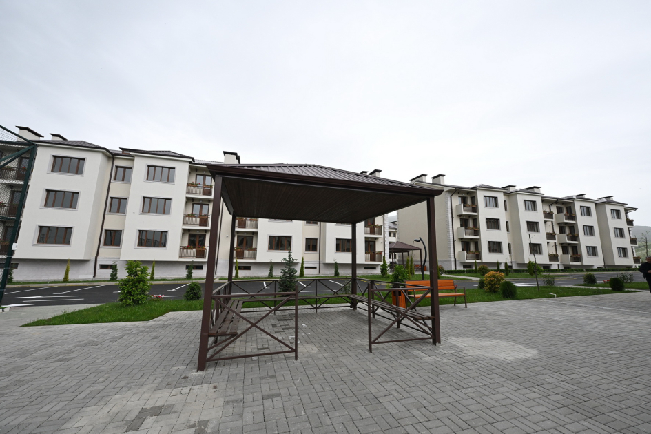 Президент Ильхам Алиев и Первая леди Мехрибан Алиева ознакомились с условиями, созданными после ремонта и реконструкции в 15 многоквартирных зданиях в Ходжалы (ФОТО)