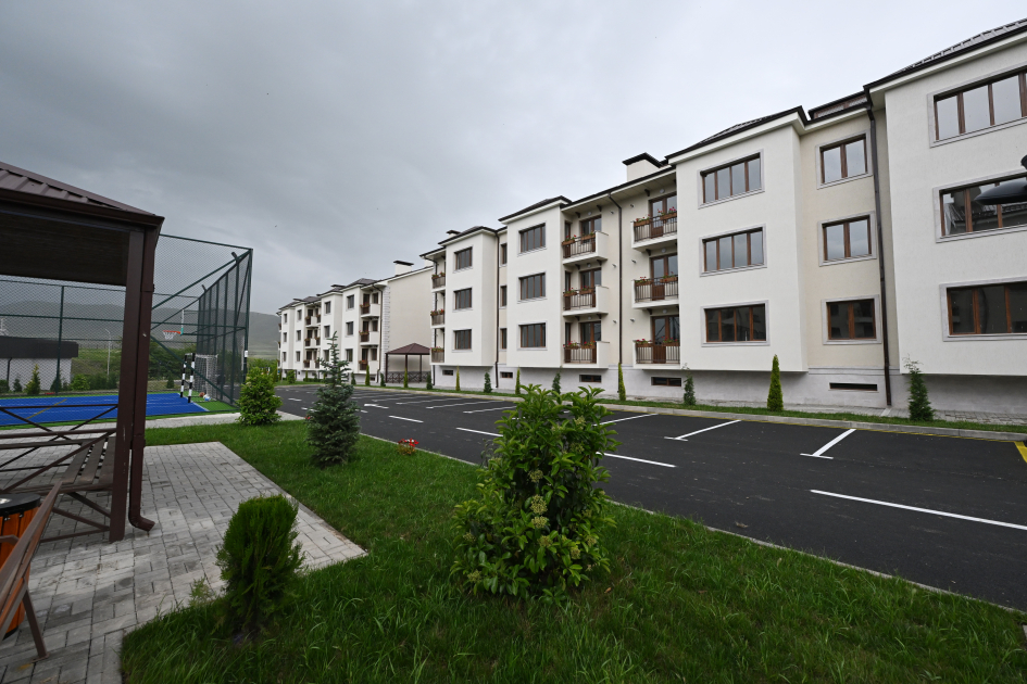 Президент Ильхам Алиев и Первая леди Мехрибан Алиева ознакомились с условиями, созданными после ремонта и реконструкции в 15 многоквартирных зданиях в Ходжалы (ФОТО)