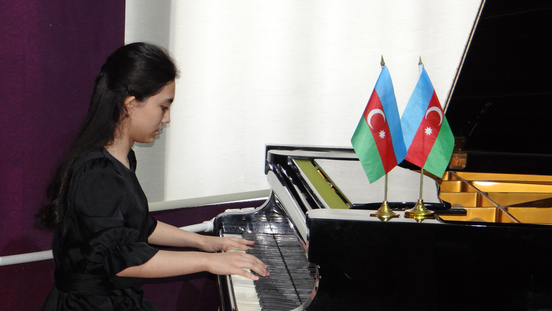 Воспитанники школы имени Рафига Бабаева выступили с концертом (ФОТО)