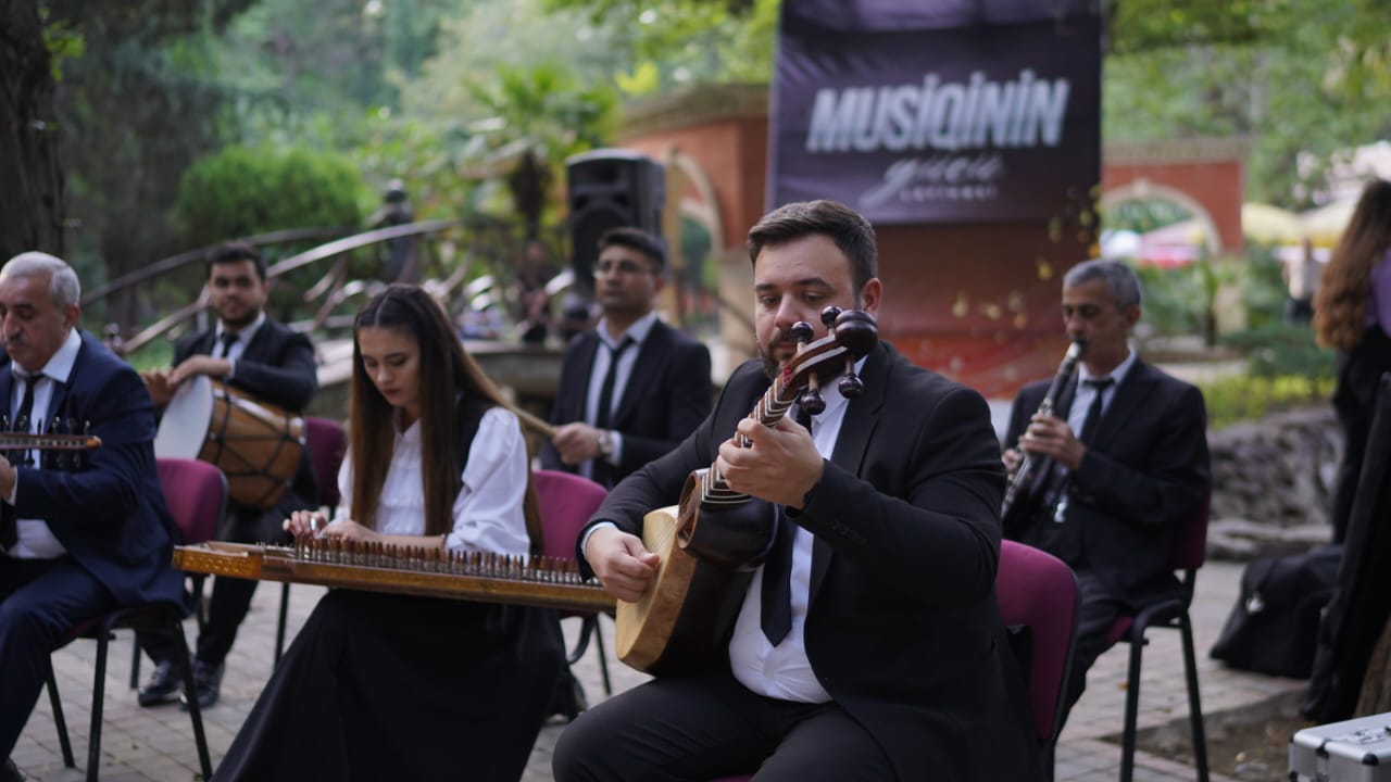 Впервые в Азербайджане в Гяндже представлен проект "Сила музыки" с концертами под открытым небом (ФОТО)
