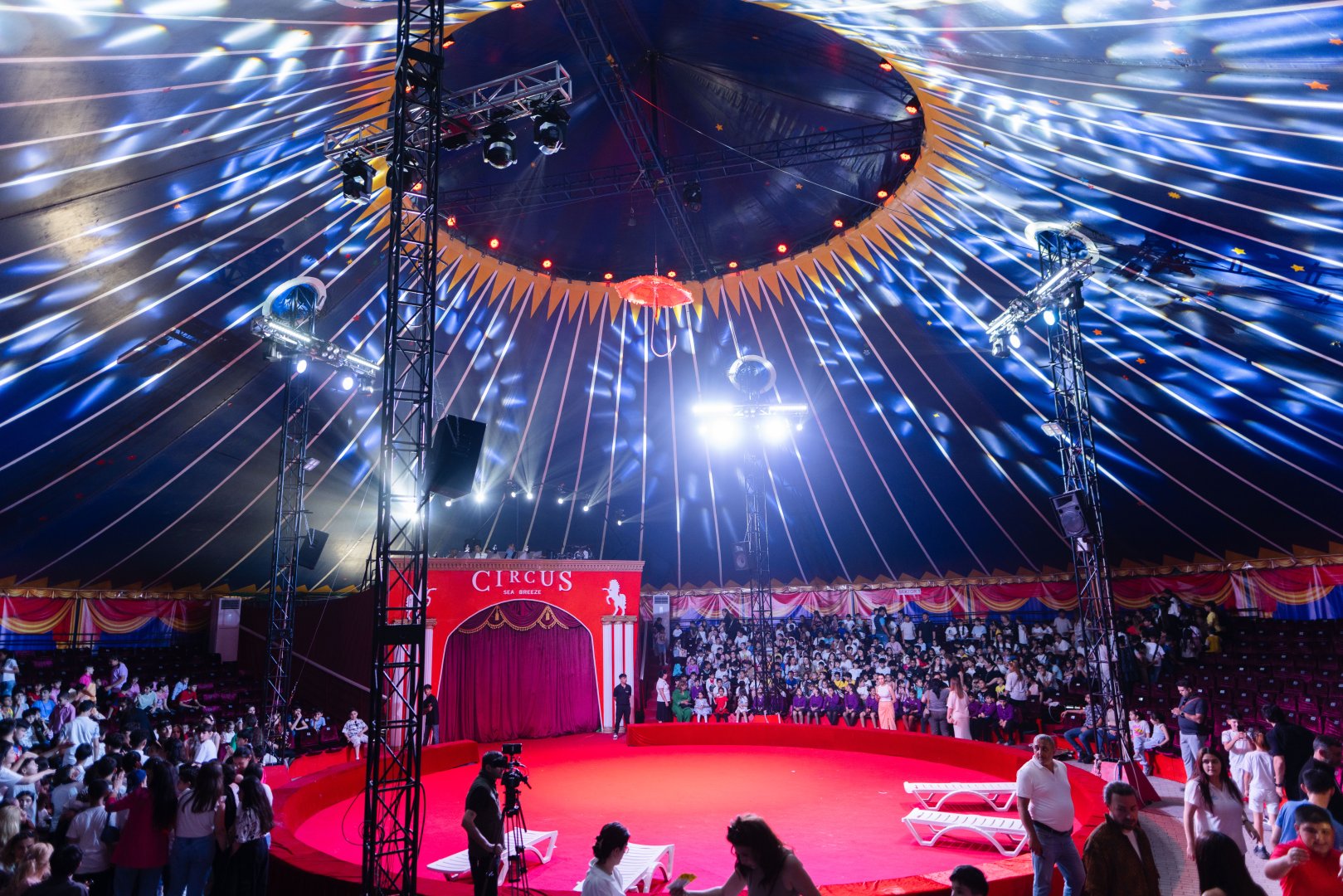 На побережье Каспия в Баку состоялось праздничное открытие Cirсus Sea Breeze (ФОТО)
