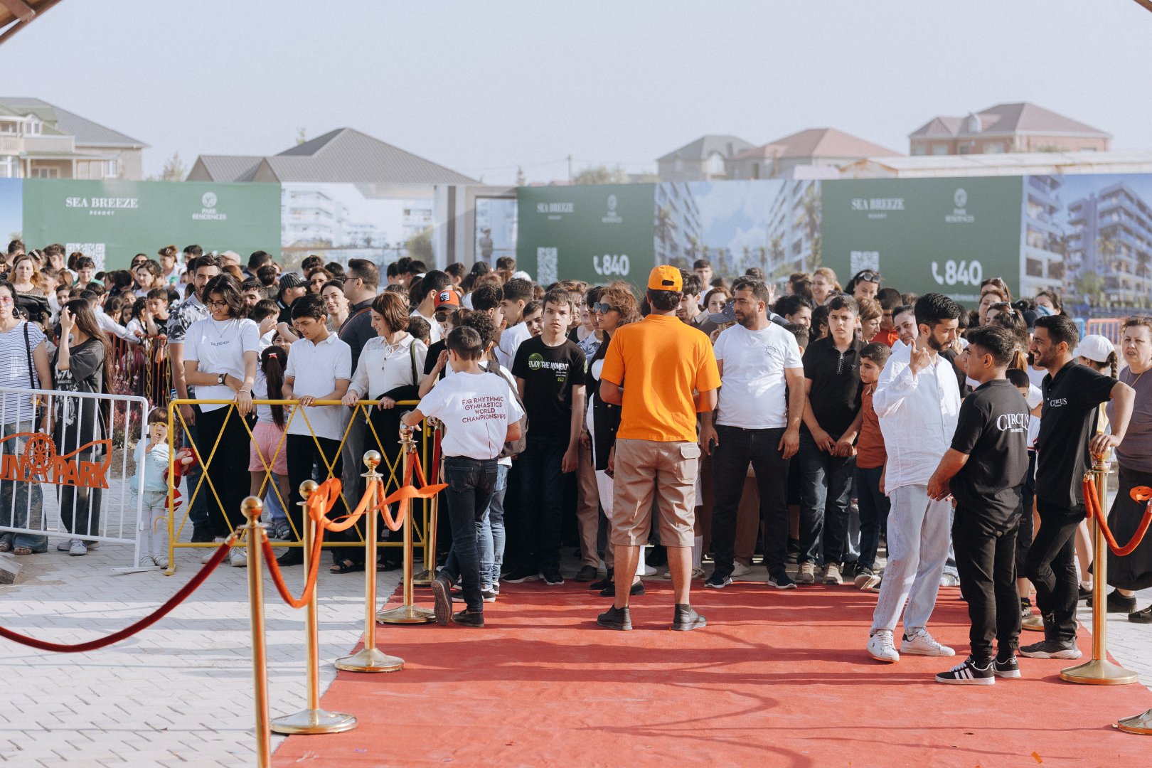 На побережье Каспия в Баку состоялось праздничное открытие Cirсus Sea Breeze (ФОТО)