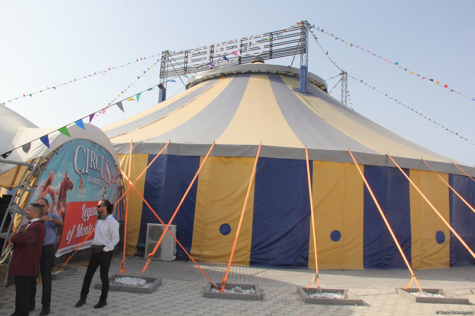 На побережье Каспия в Баку состоялось праздничное открытие Cirсus Sea Breeze (ФОТО)