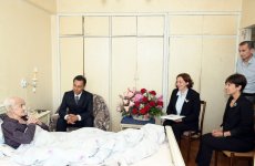 Представители министерства культуры Азербайджана навестили народного артиста  Магсуда Мамедова по случаю его 95-летия (ФОТО)